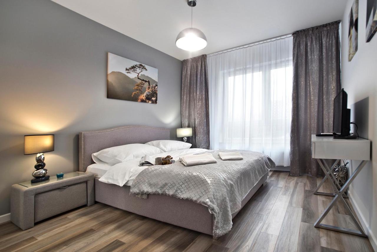 ורשה Goclaw P&O Serviced Apartments מראה חיצוני תמונה
